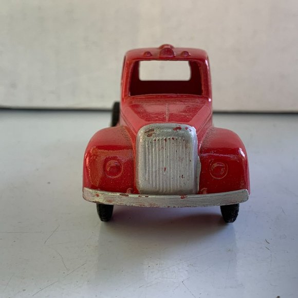 Tootsietoy Red Semi Truck Cab, Chicago 24, Red Paint Vintage from 1960s - Picture 2 of 9